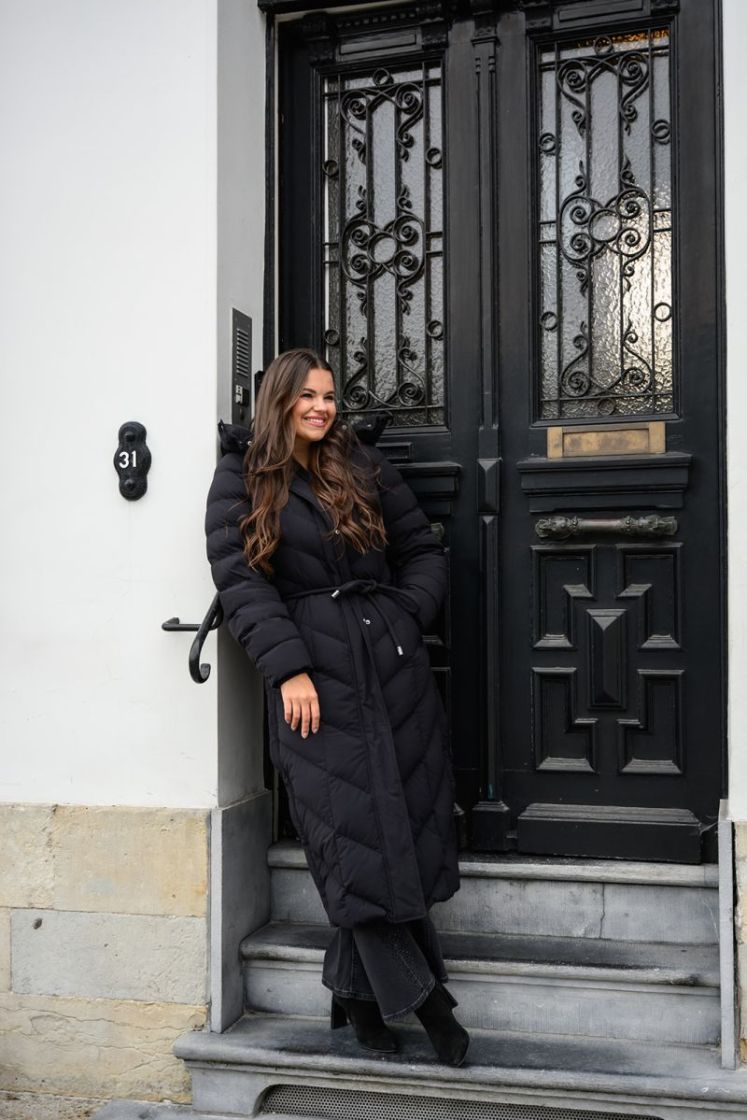 VALEA BLACK
